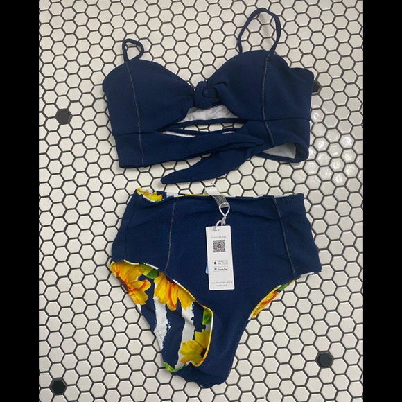 NWT cupshe reversible bikini size small - Picture 2 of 5
